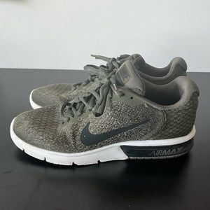 Good condition Nike mens 7.5 (womens 9.5) army green color